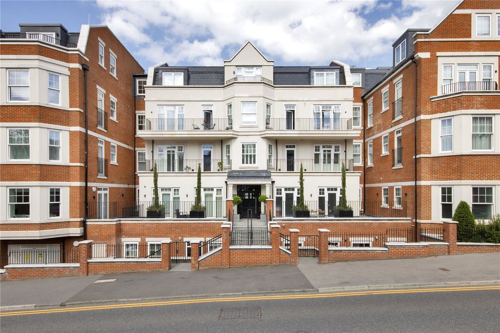 Property photo 1 of 8 Quinton Court