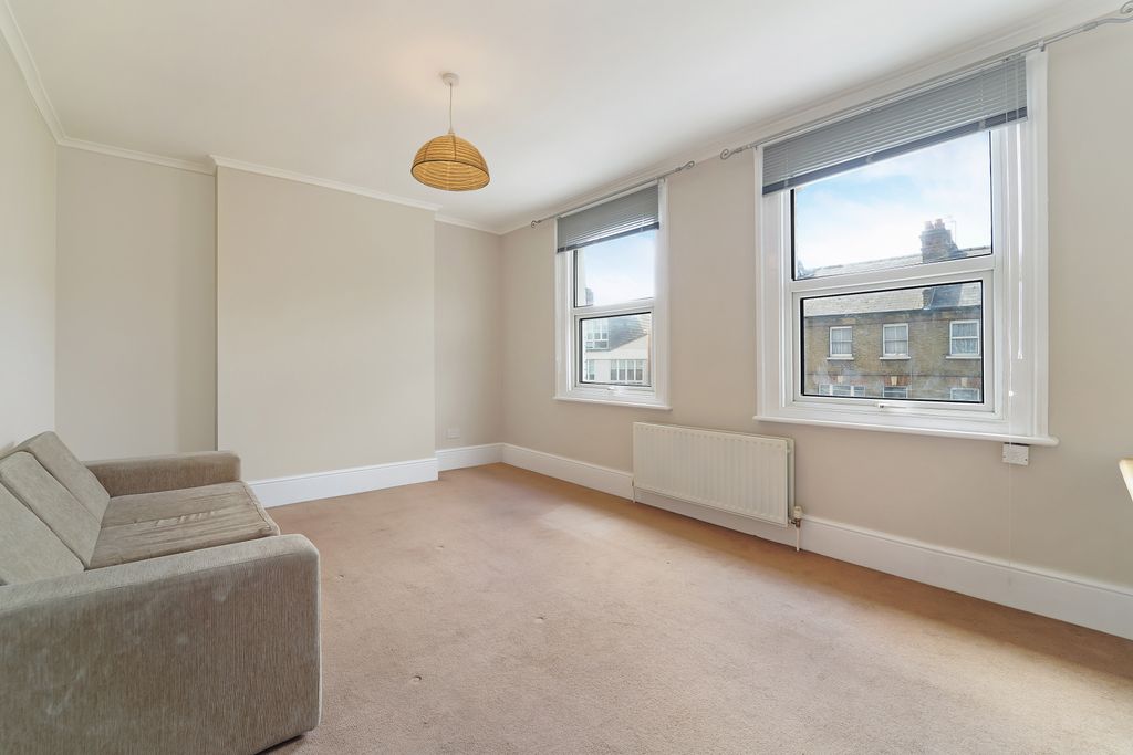 Property photo 2 of 13 32 Upper Richmond Road, Putney, London Sw15 2Rx