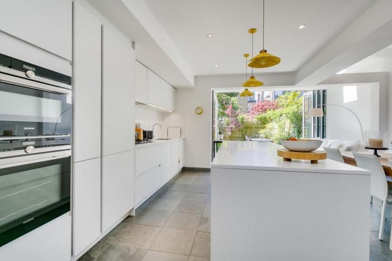 Property photo 2 of 10 Kitchen