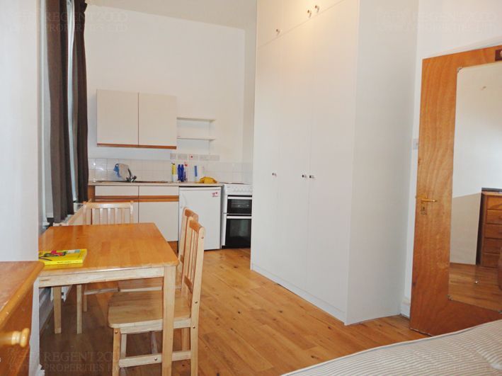 Property photo 1 of 6 Spatious, Quiet And Well Maintained Studio Flat.