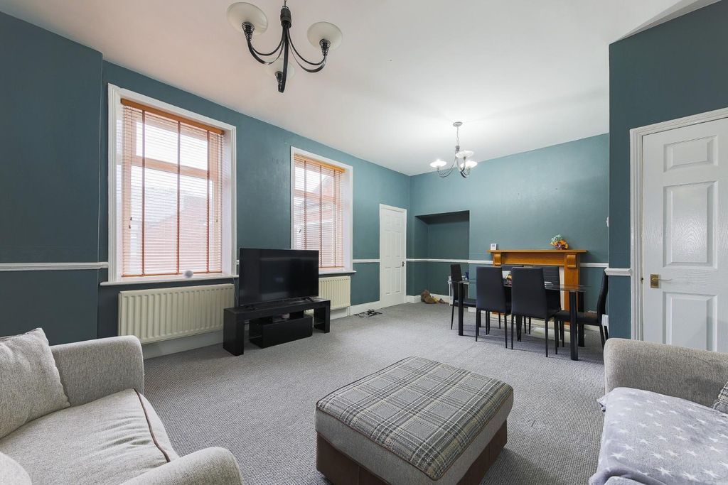 Property photo 3 of 10 Living Room