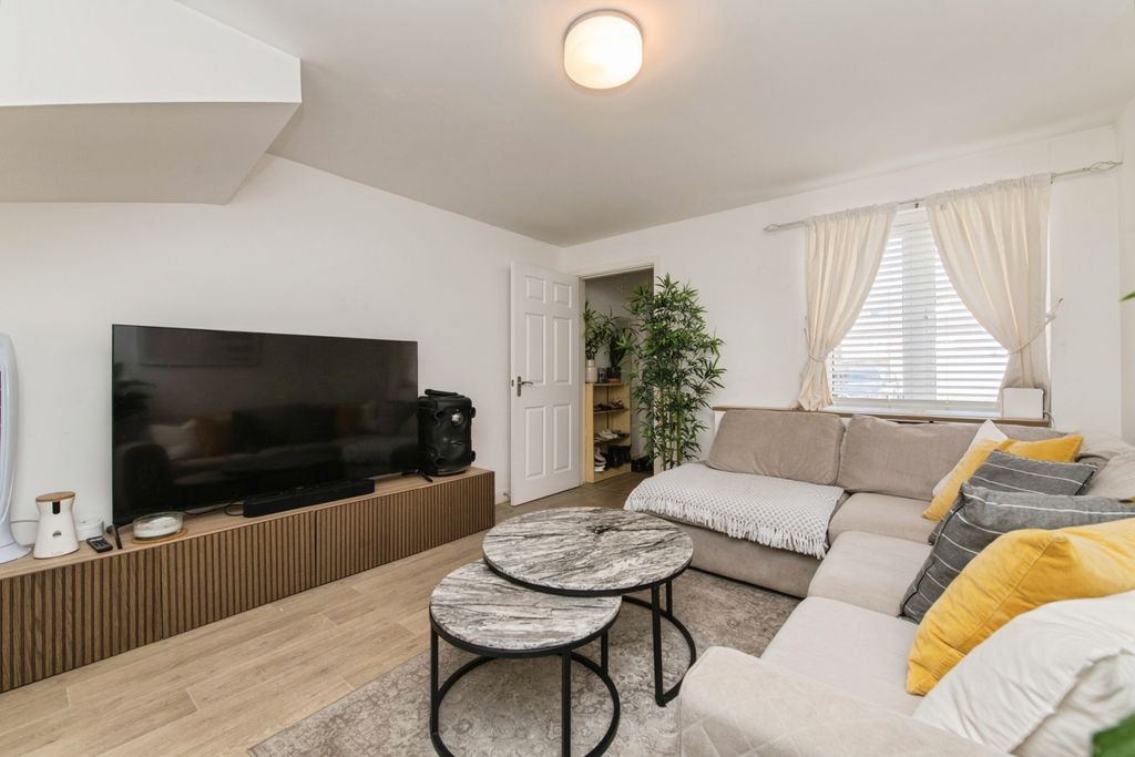 Property photo 3 of 13 Photo