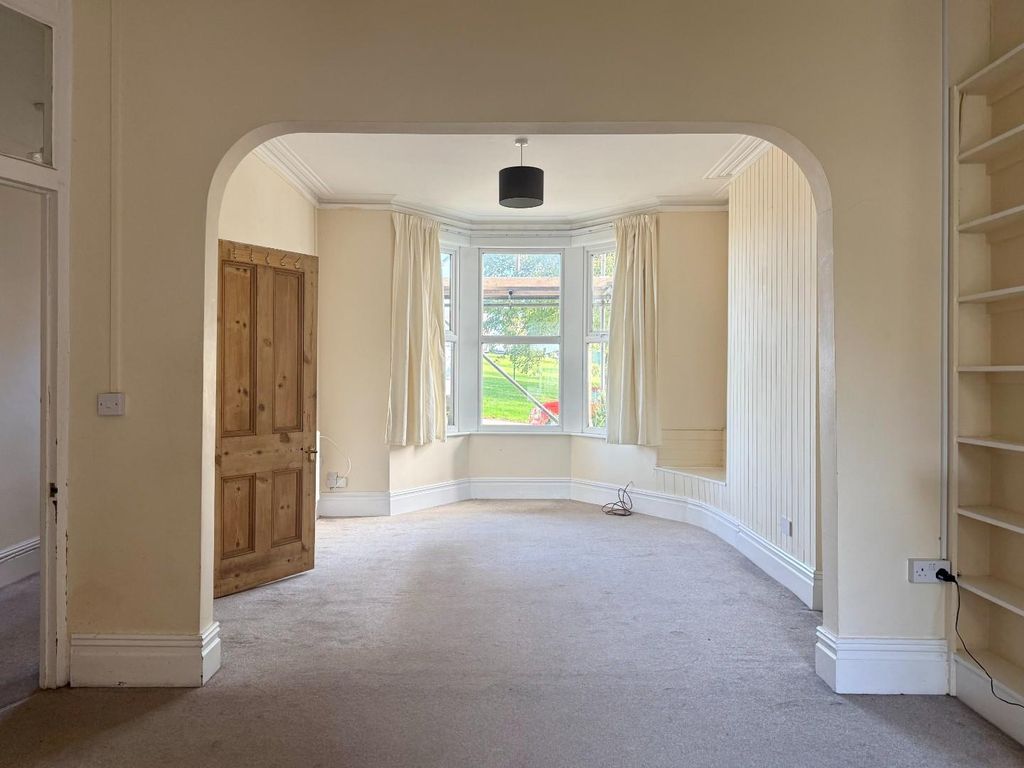 Property photo 2 of 22 Living/Dining Room