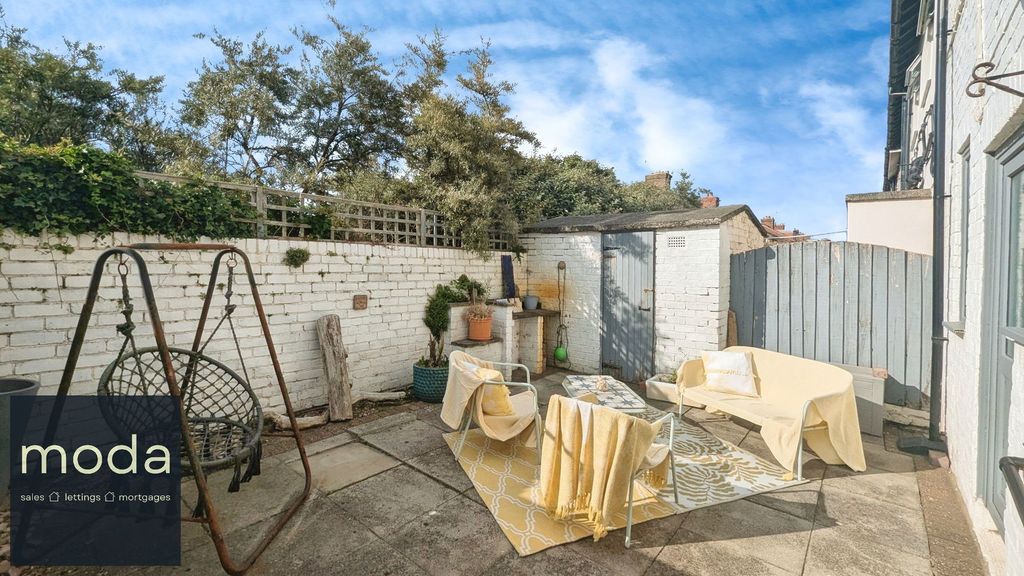 Property photo 2 of 18