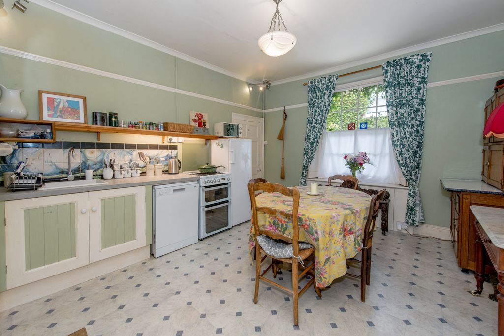 Property photo 3 of 27 Kitchen