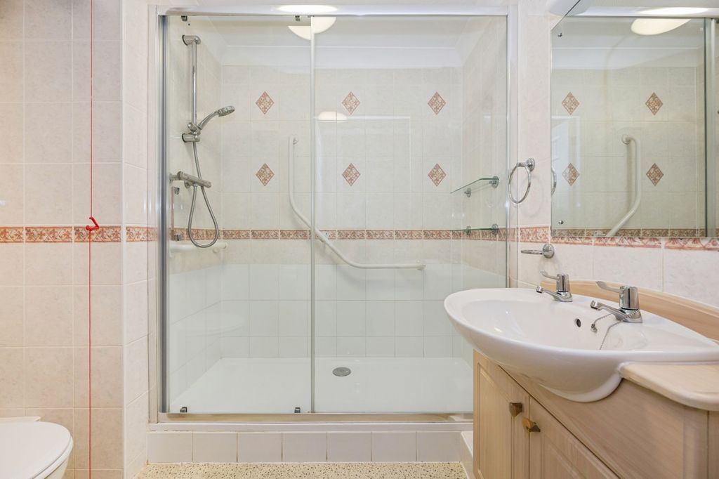 Property photo 3 of 25 Shower Room