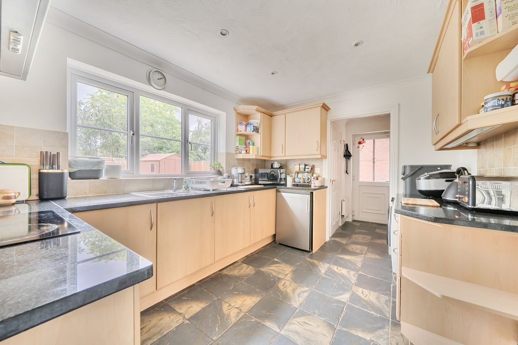 Property photo 3 of 16 Kitchen