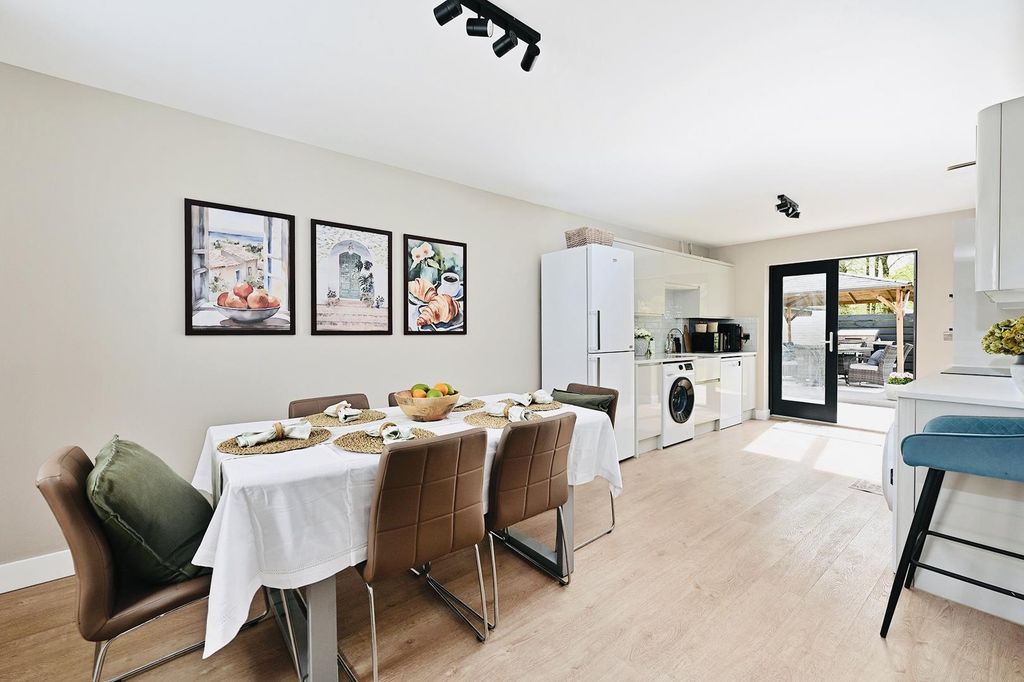 Property photo 3 of 26 Mailing Way