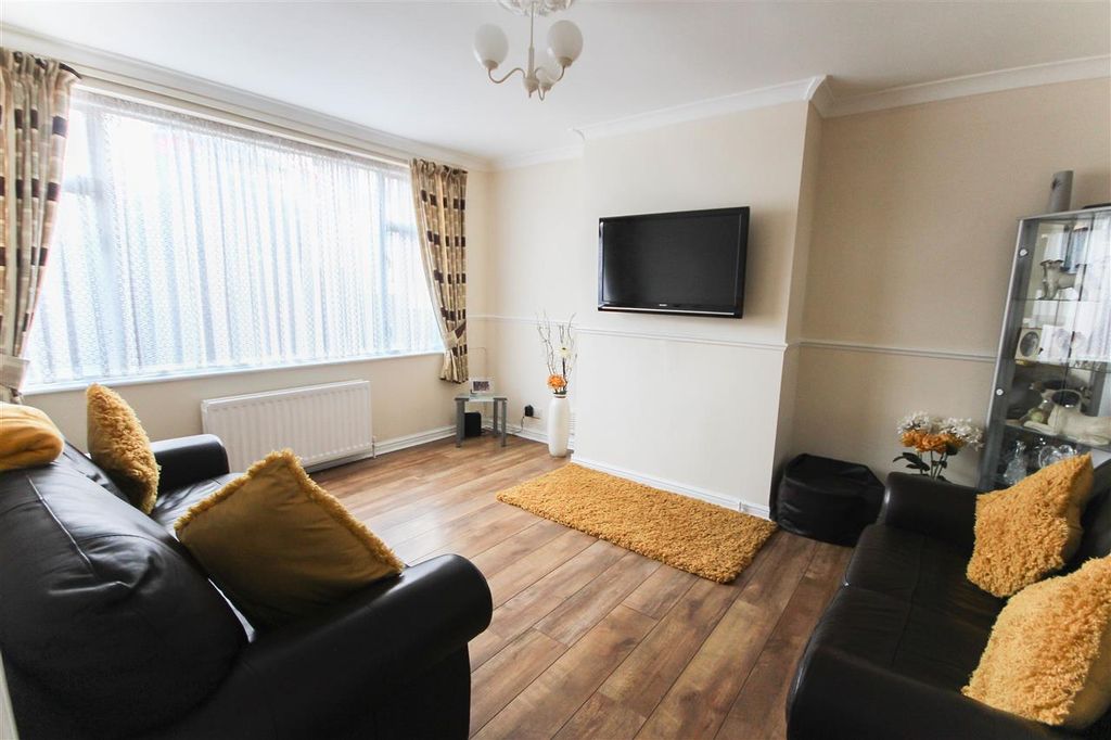 Property photo 2 of 12 Lounge