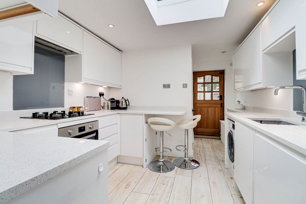 Property photo 3 of 19 Kitchen