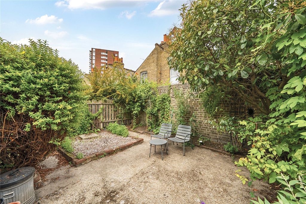 Property photo 3 of 20 Garden