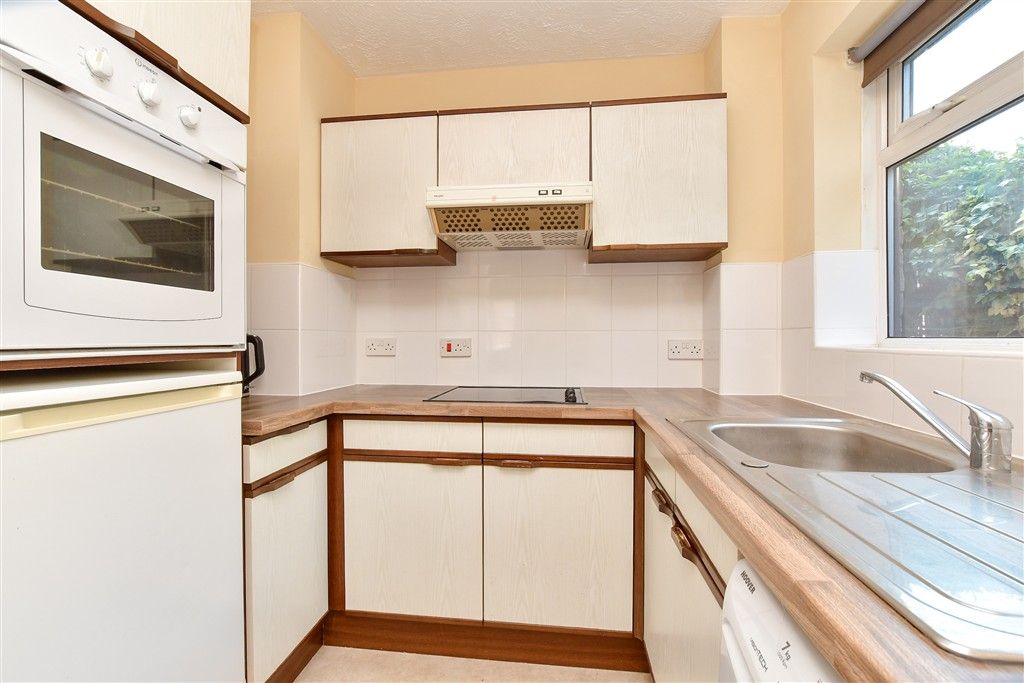 Property photo 2 of 10 Kitchen