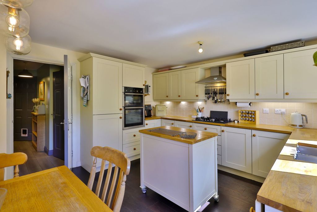 Property photo 2 of 22