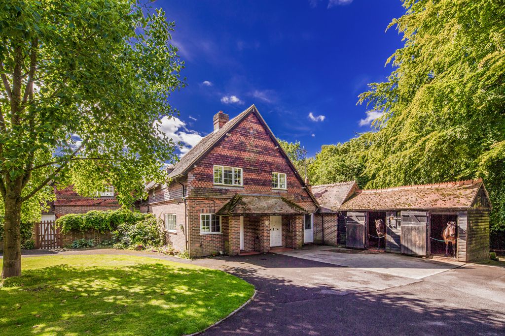 Property photo 2 of 31