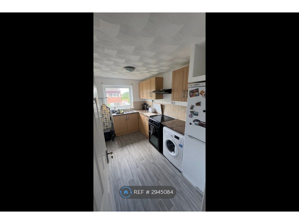Property photo 3 of 13 Kitchen