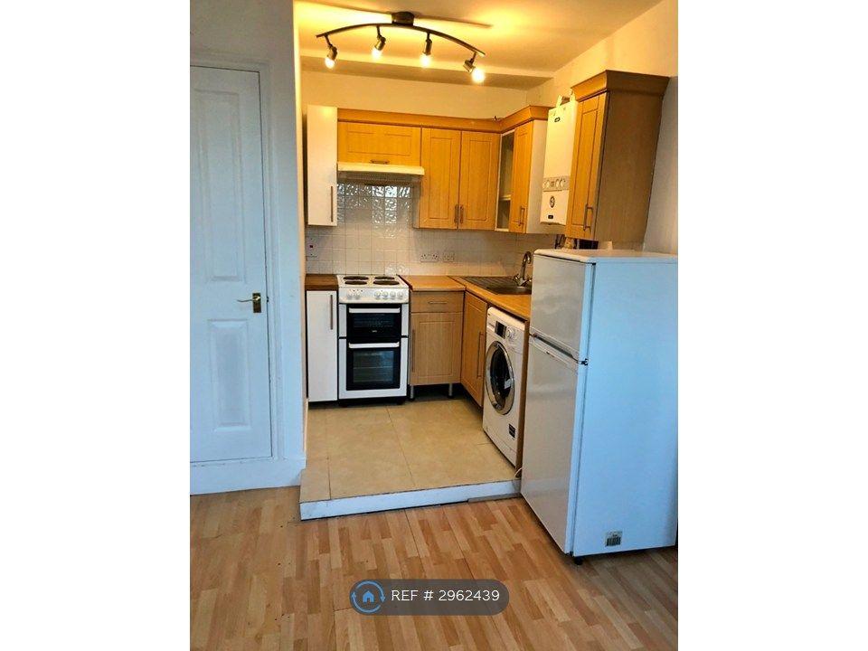 Property photo 3 of 7 Kitchen