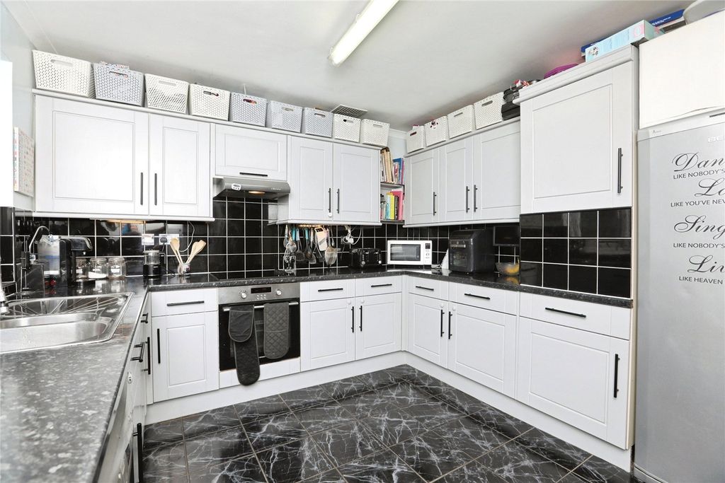 Property photo 2 of 22 Picture No. 04