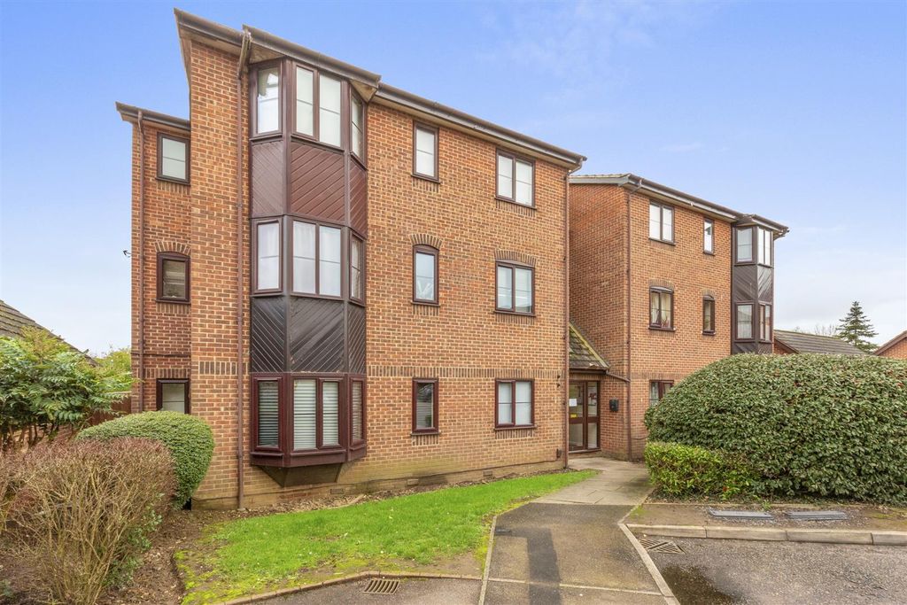 Property photo 1 of 14 45 Poets Chase, Hp21 7Lp-9.Jpg