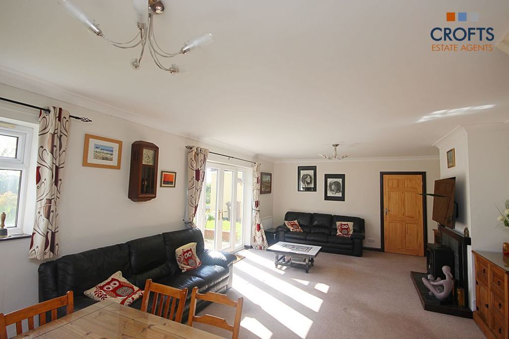 Property photo 2 of 18 Lounge