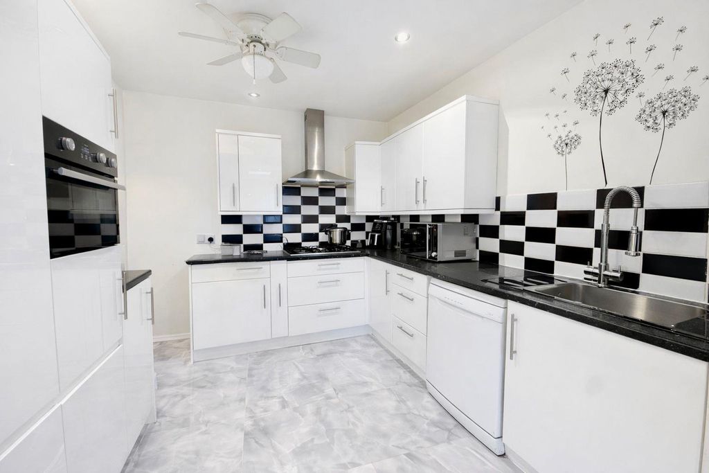 Property photo 3 of 13 Kitchen