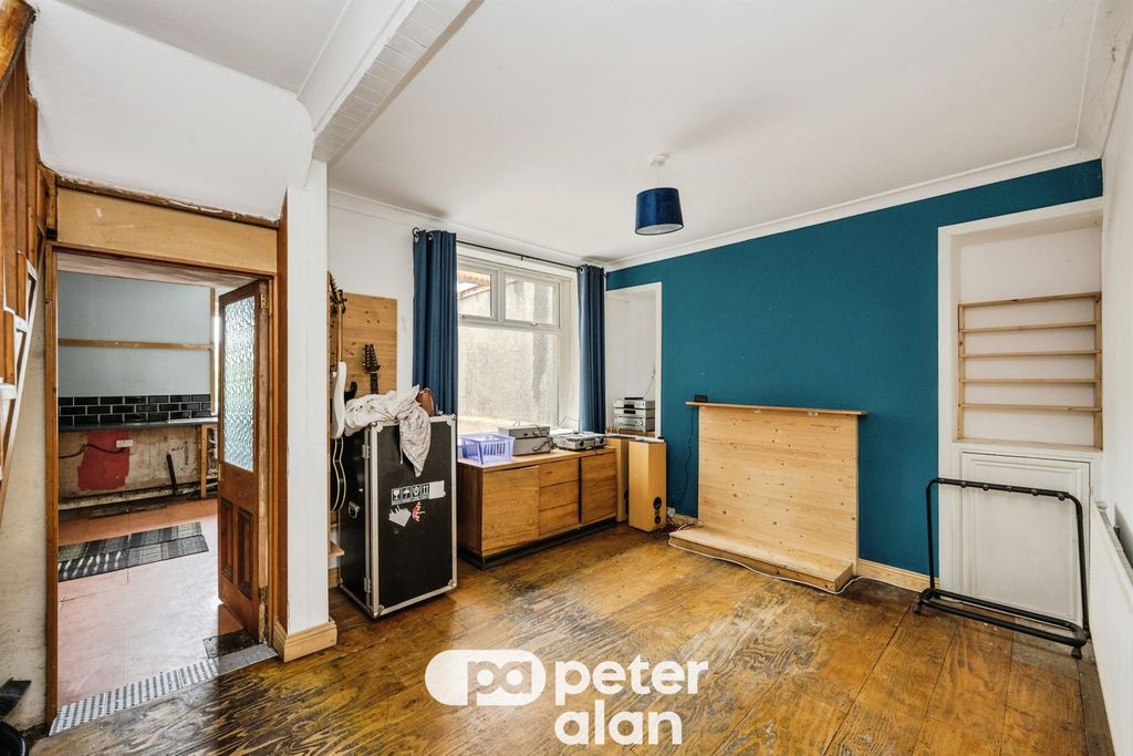Property photo 3 of 18