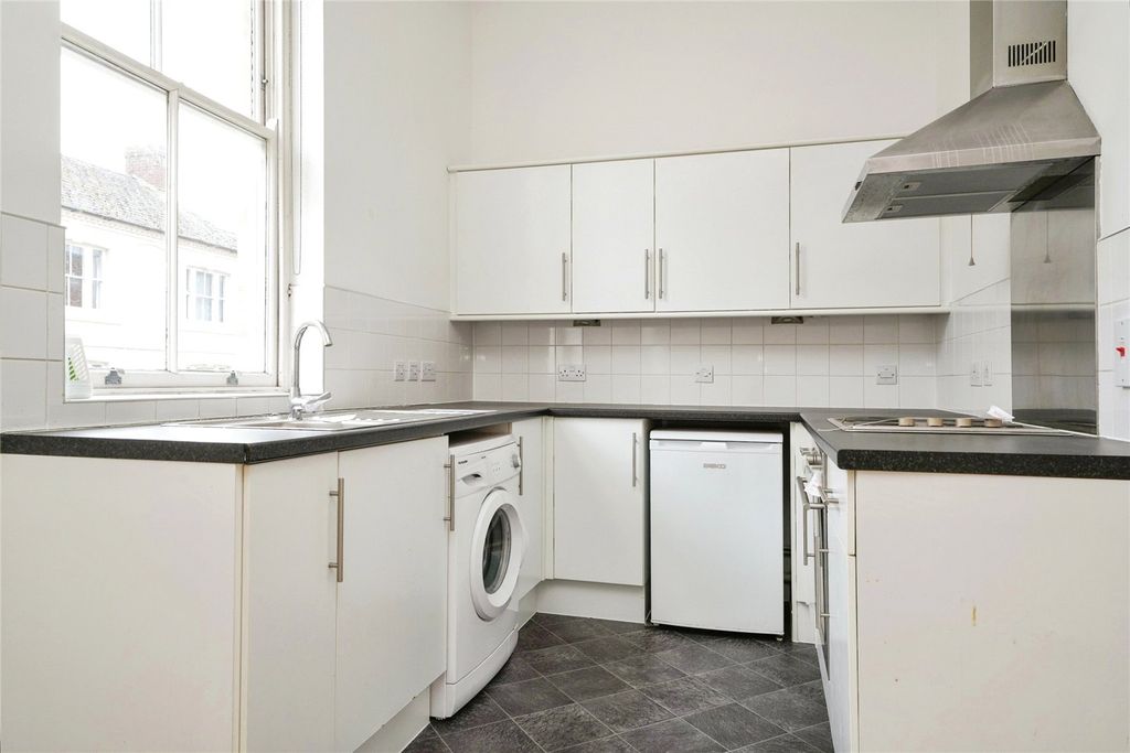 Property photo 2 of 9 Picture No. 10