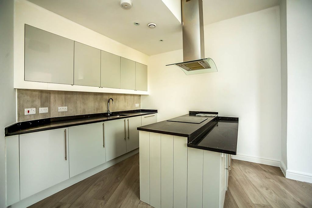 Property photo 2 of 8 Kichen