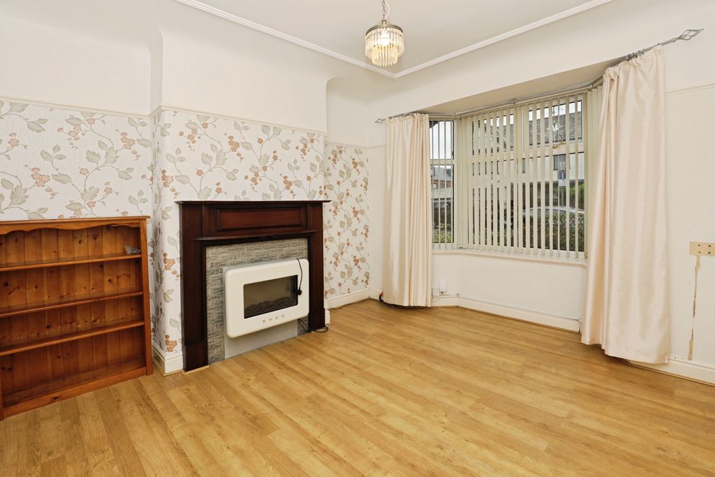 Property photo 2 of 15 Lounge