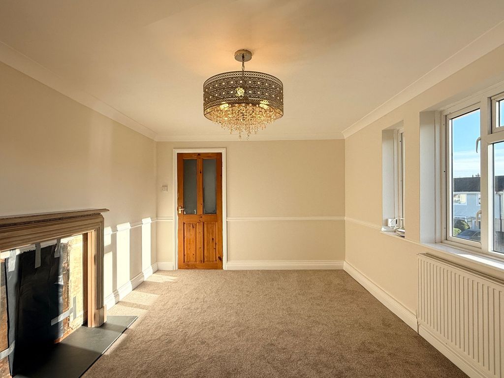 Property photo 3 of 24 Living Room