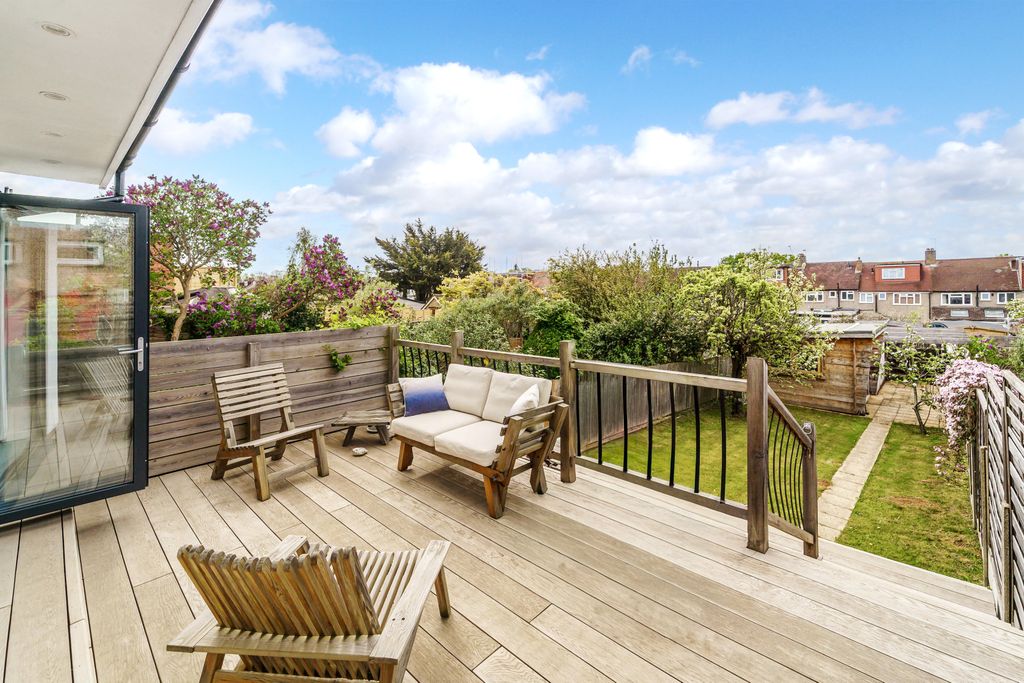 Property photo 3 of 34 Picture No. 01