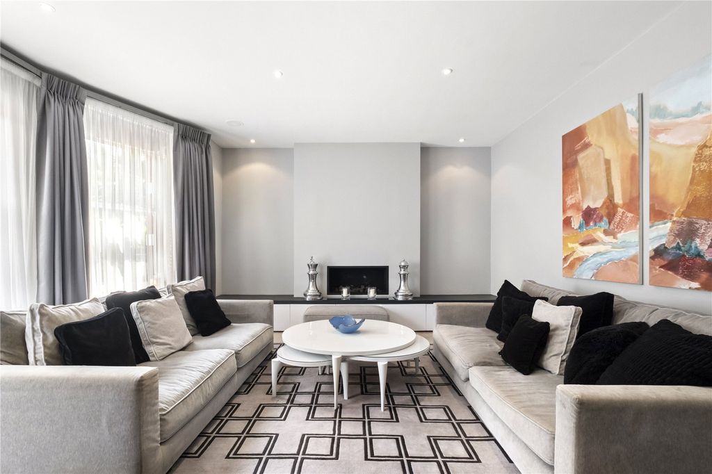 Property photo 2 of 16 Reception