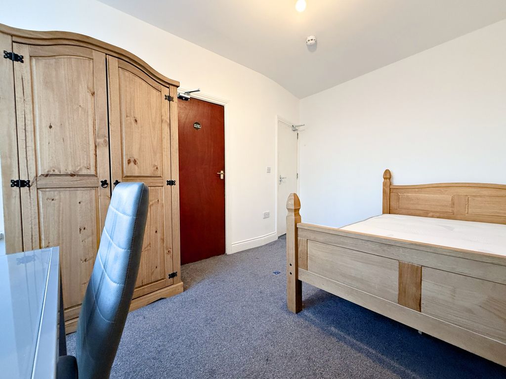 Property photo 3 of 6