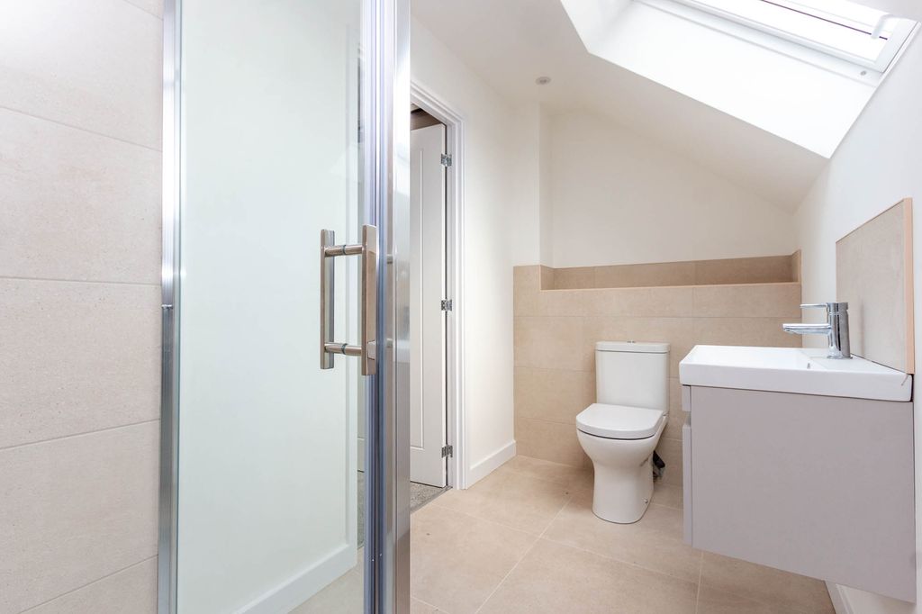 Property photo 3 of 20 Ensuite Shower Room