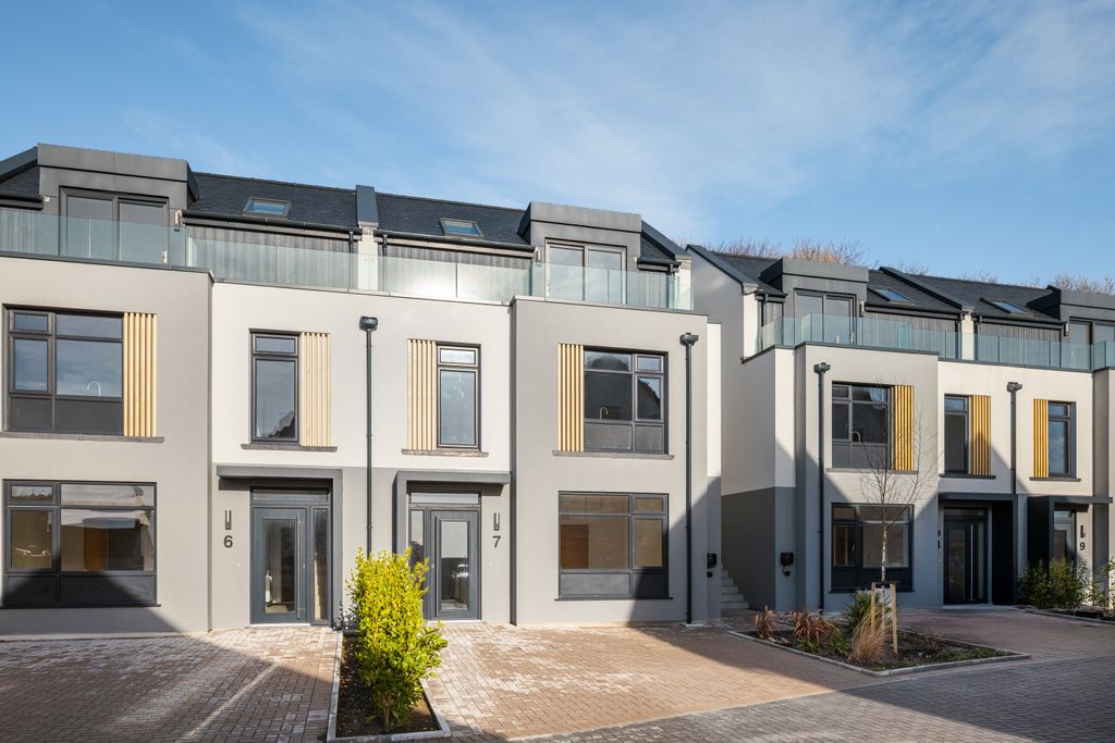 Property photo 2 of 20