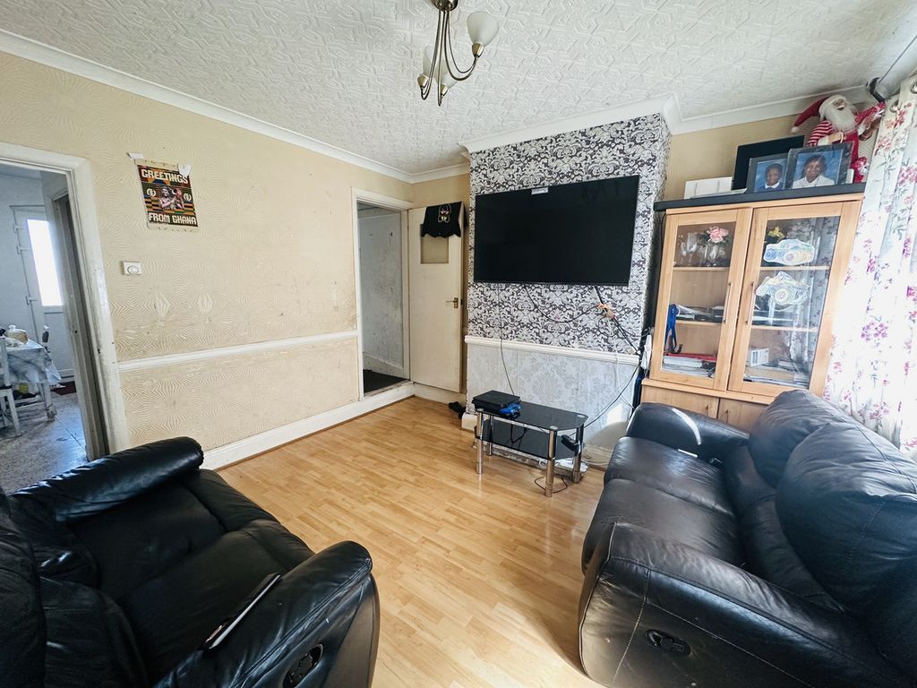 Property photo 2 of 8