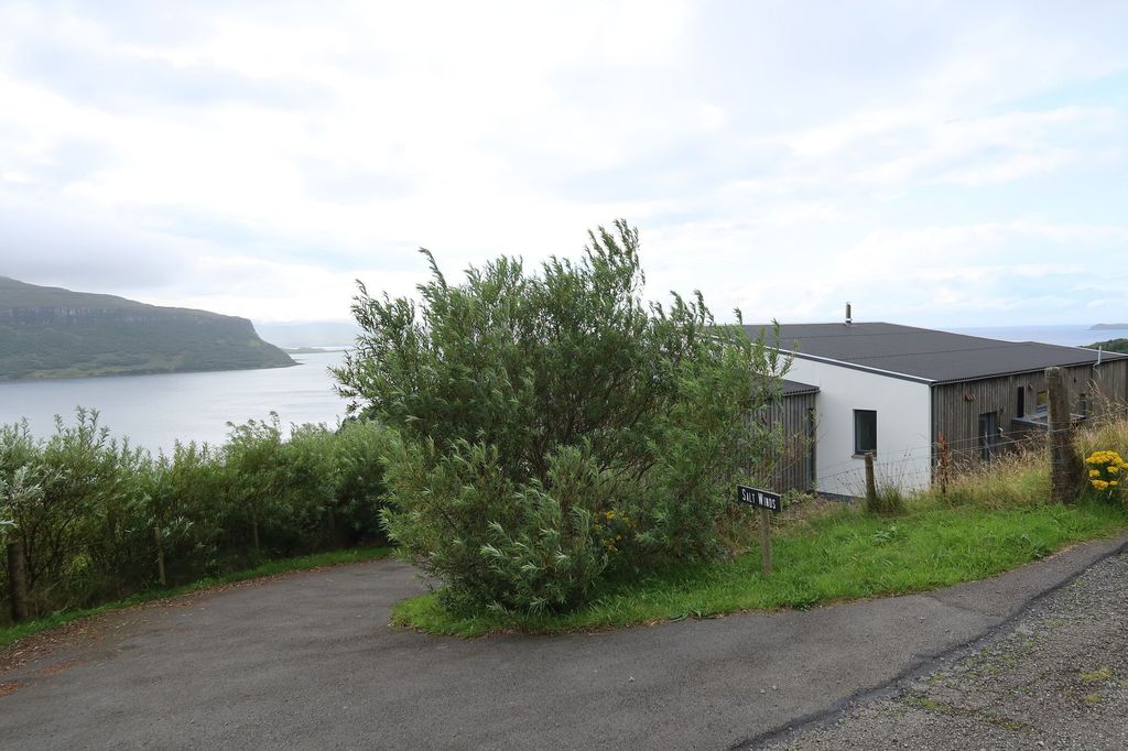 Property photo 2 of 77