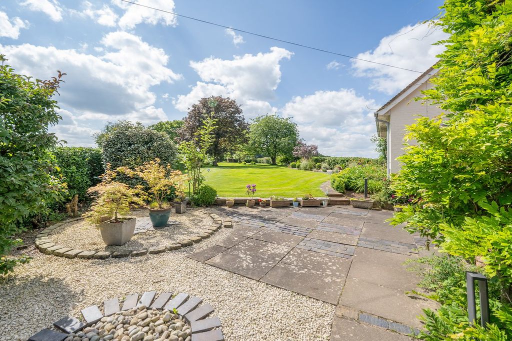 Property photo 2 of 41