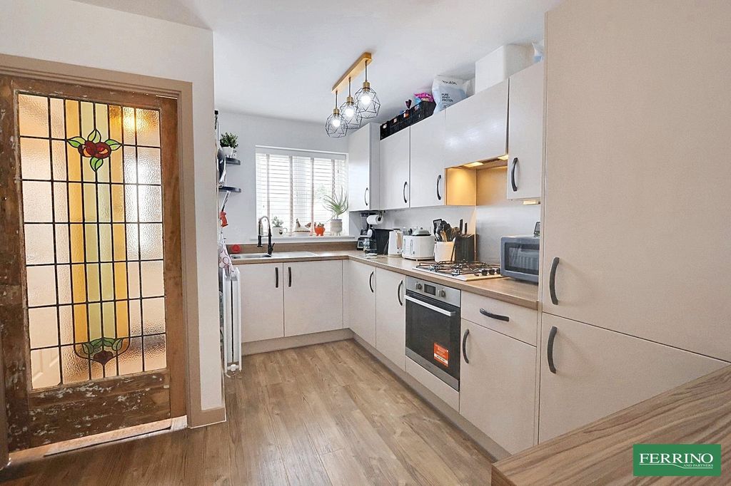 Property photo 2 of 18 Kitchen