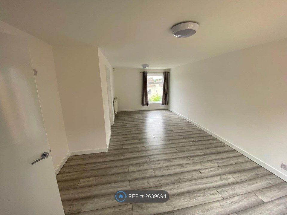 Property photo 3 of 20 Living / Dining Room