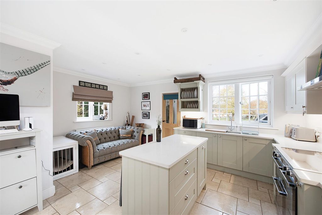 Property photo 2 of 39 St. Johns House Ph18.Jpg