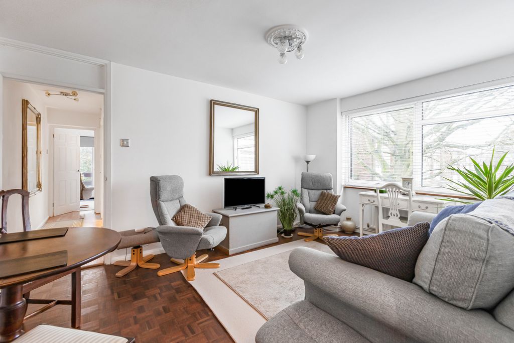 Property photo 2 of 16 Lounge/Diner