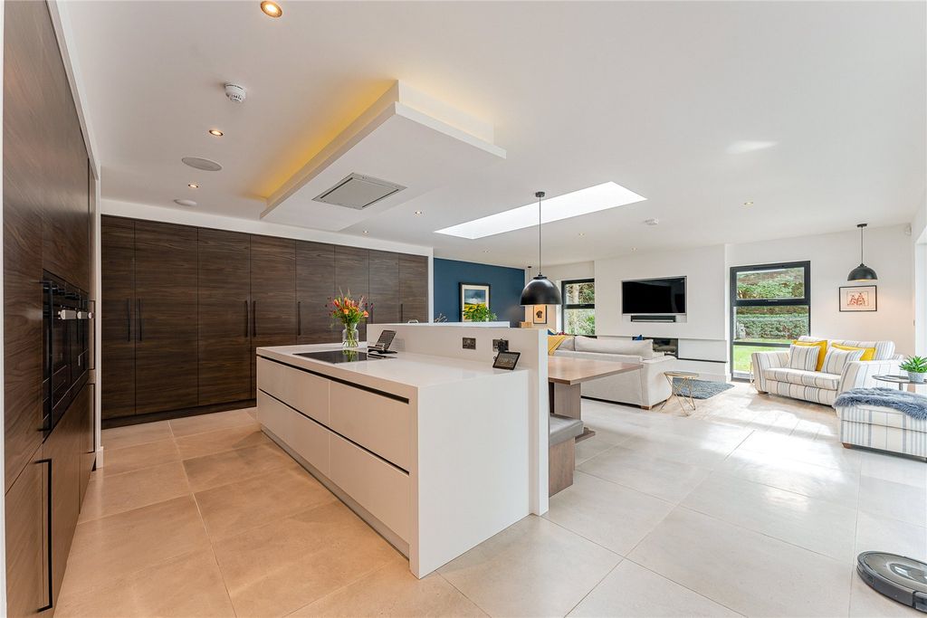 Property photo 3 of 22 Kitchen/Dining