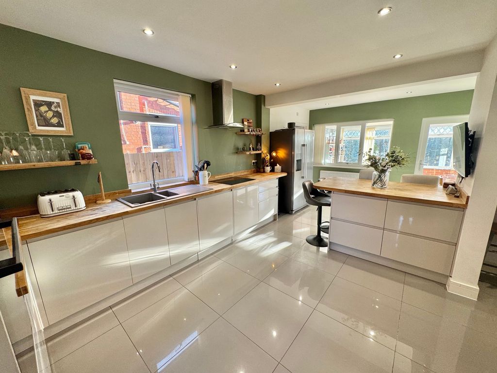 Property photo 3 of 42 Kitchen/Diner