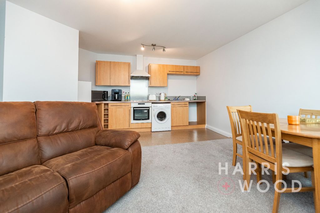 Property photo 2 of 11 4383352