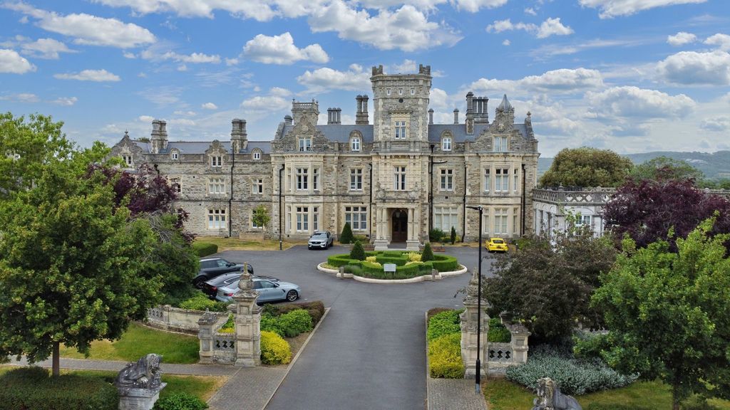 Property photo 1 of 14