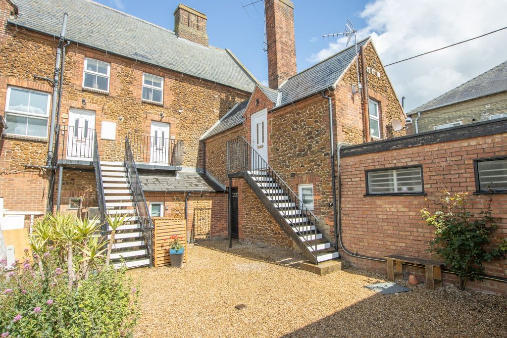 Property photo 1 of 11 5263992