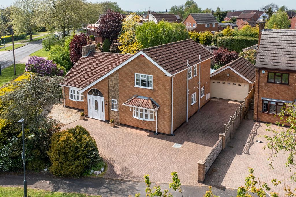 Property photo 1 of 33