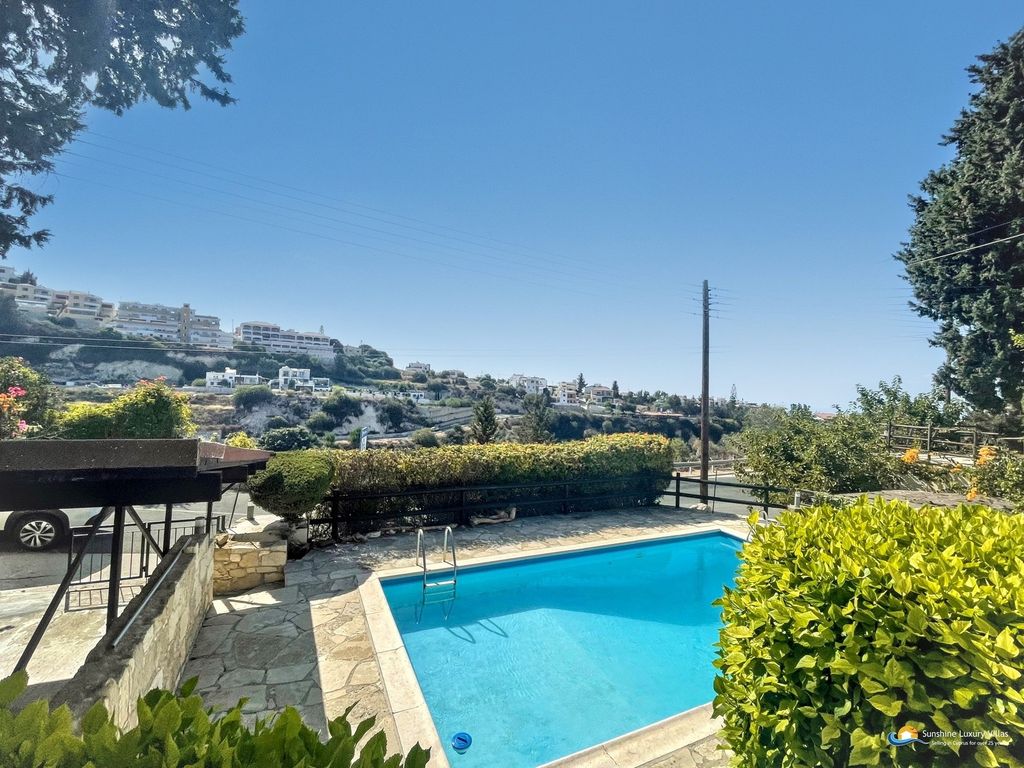 Property photo 2 of 11