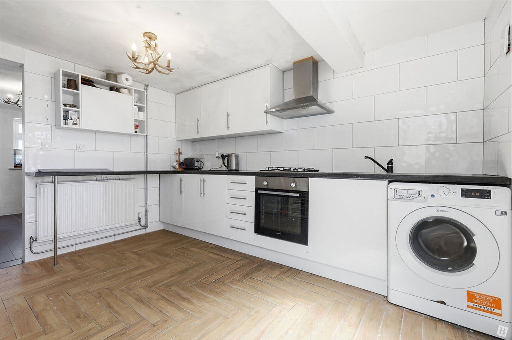 Property photo 2 of 7 Kitchen