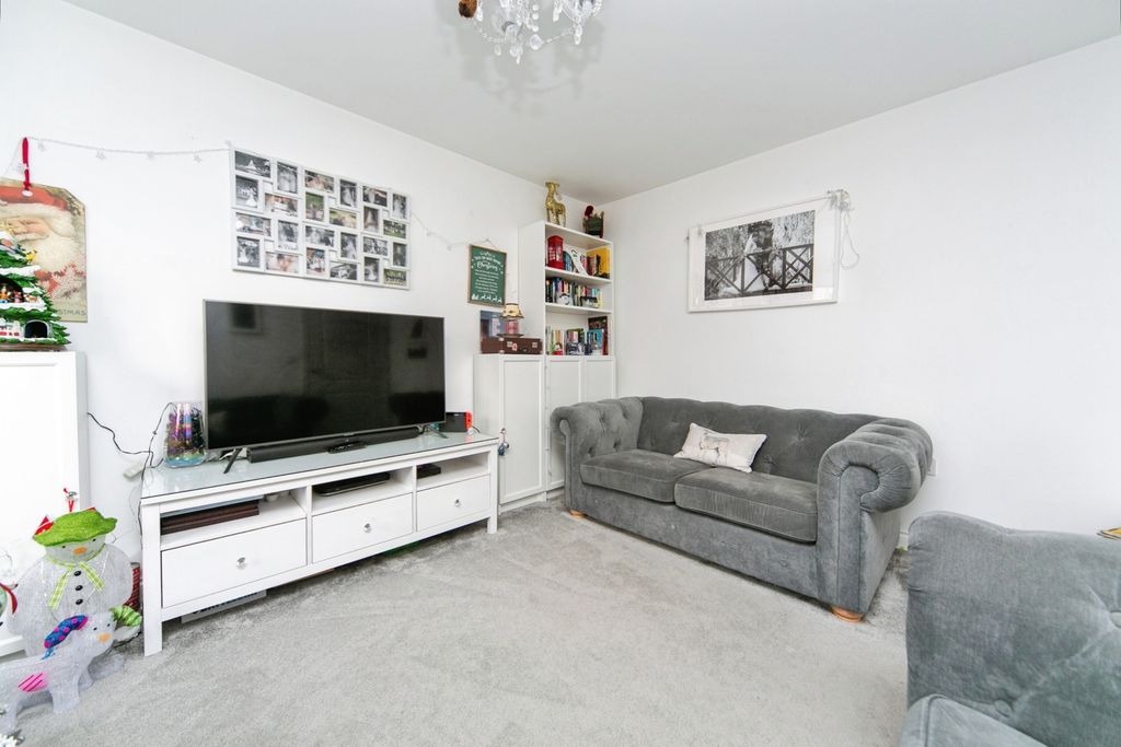 Property photo 3 of 25 Living Room